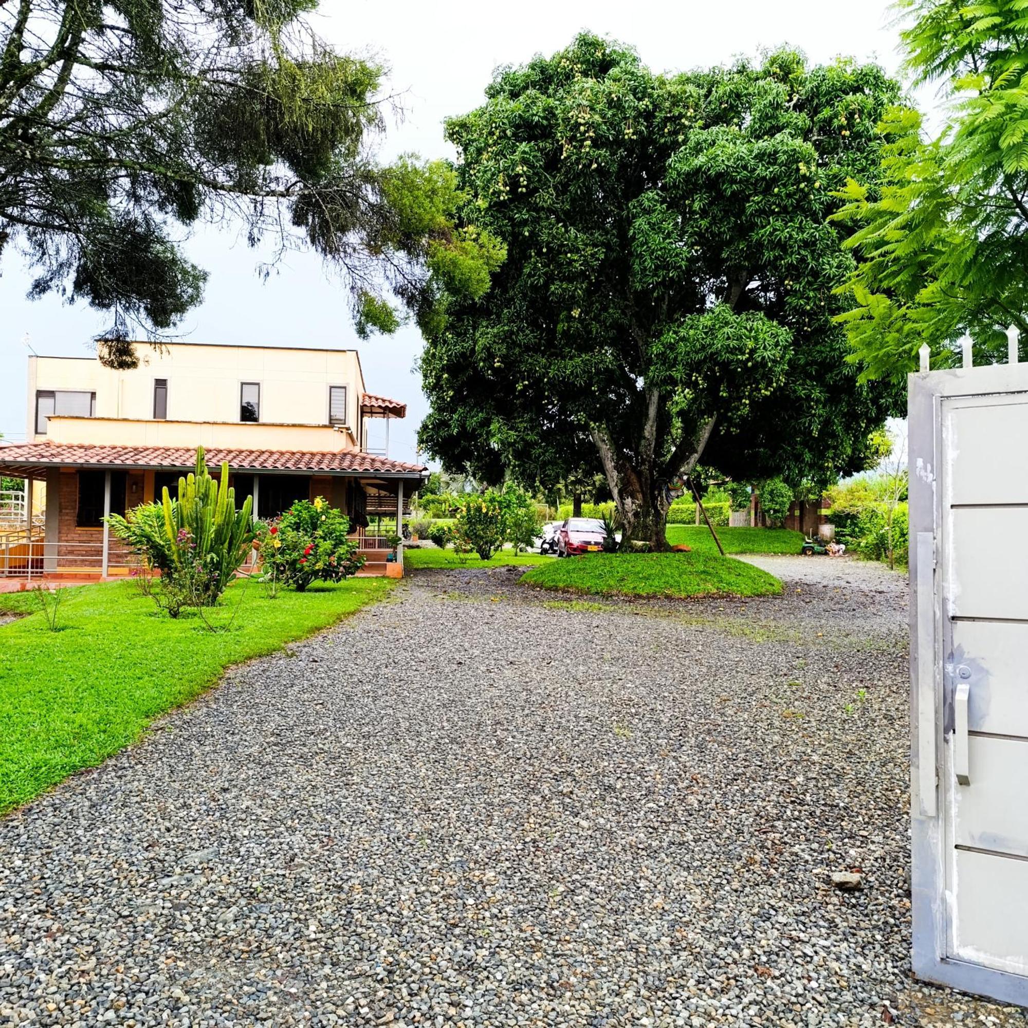 Hotel Campestre Los Mangos Quimbaya Eksteriør billede